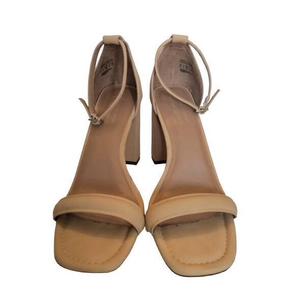 Call It Spring Nude 4"‎ Block Heel Ankle Strap Womens Size 9 - Picture 3 of 9